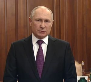 Президент России поздравил жителей страны с Днем защитника Отечества