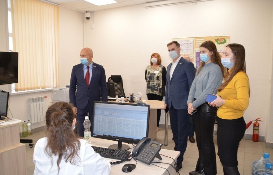 Иван Краснов посетил станцию скорой помощи и контакт-центры в Пензе