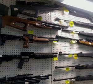 Росгвардия: в областном центре незаконно торговали оружием