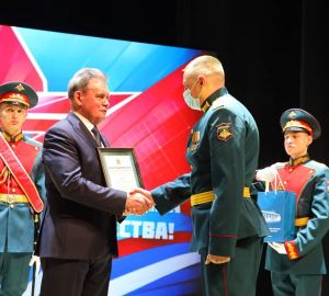 Валерий Лидин провел награждение военных в честь Дня защитника Отечества