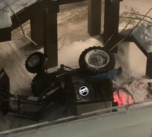 Установлена личность мужчины, которого придавило упавшим с высоты трактором