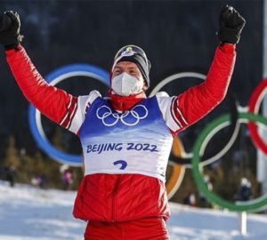 Александр Большунов стал серебряным олимпийским призером в гонке на 15 километров