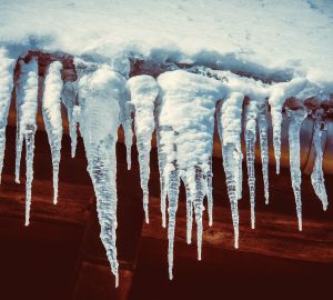 Пензенцев предупредили о сходе снега с крыш домов