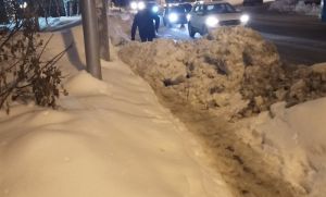 Юный пензенец чуть не угодил под колеса машины из-за сугроба