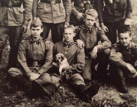 Мельниченко опубликовал свои фото с курсантских времен