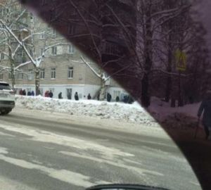 Пензенцы с температурой ждут приема врача на улице у поликлиники