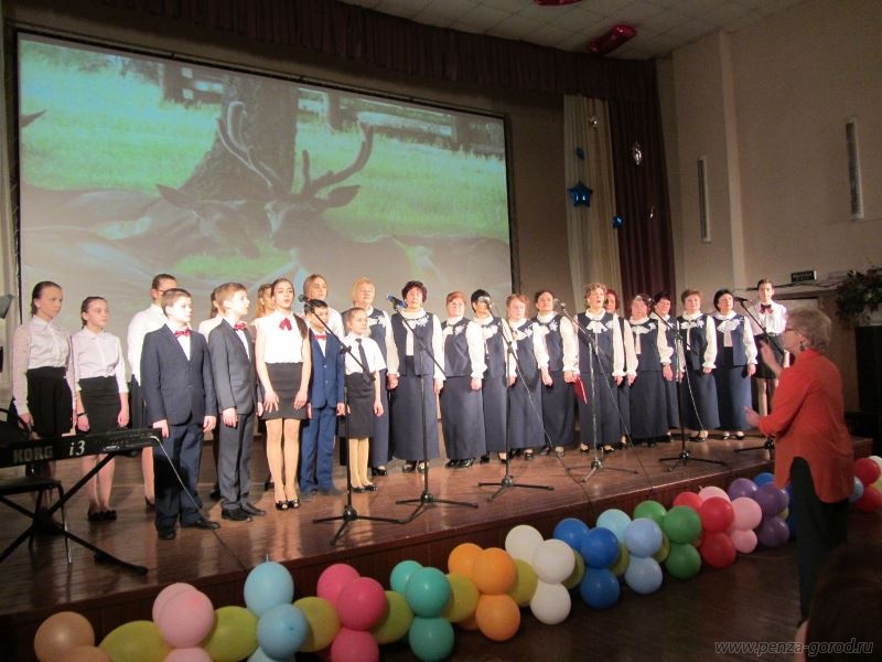 Ольга Чистякова поздравила знаменитый ахунский ансамбль «Радость встречи»