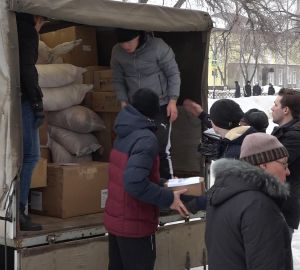 Из Кузнецка отправили первую партию гуманитарную помощь прибывшим из Донбасса