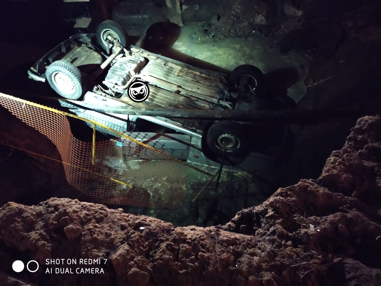 В Пензе не установили личность водителя свалившейся в котлован легковушки