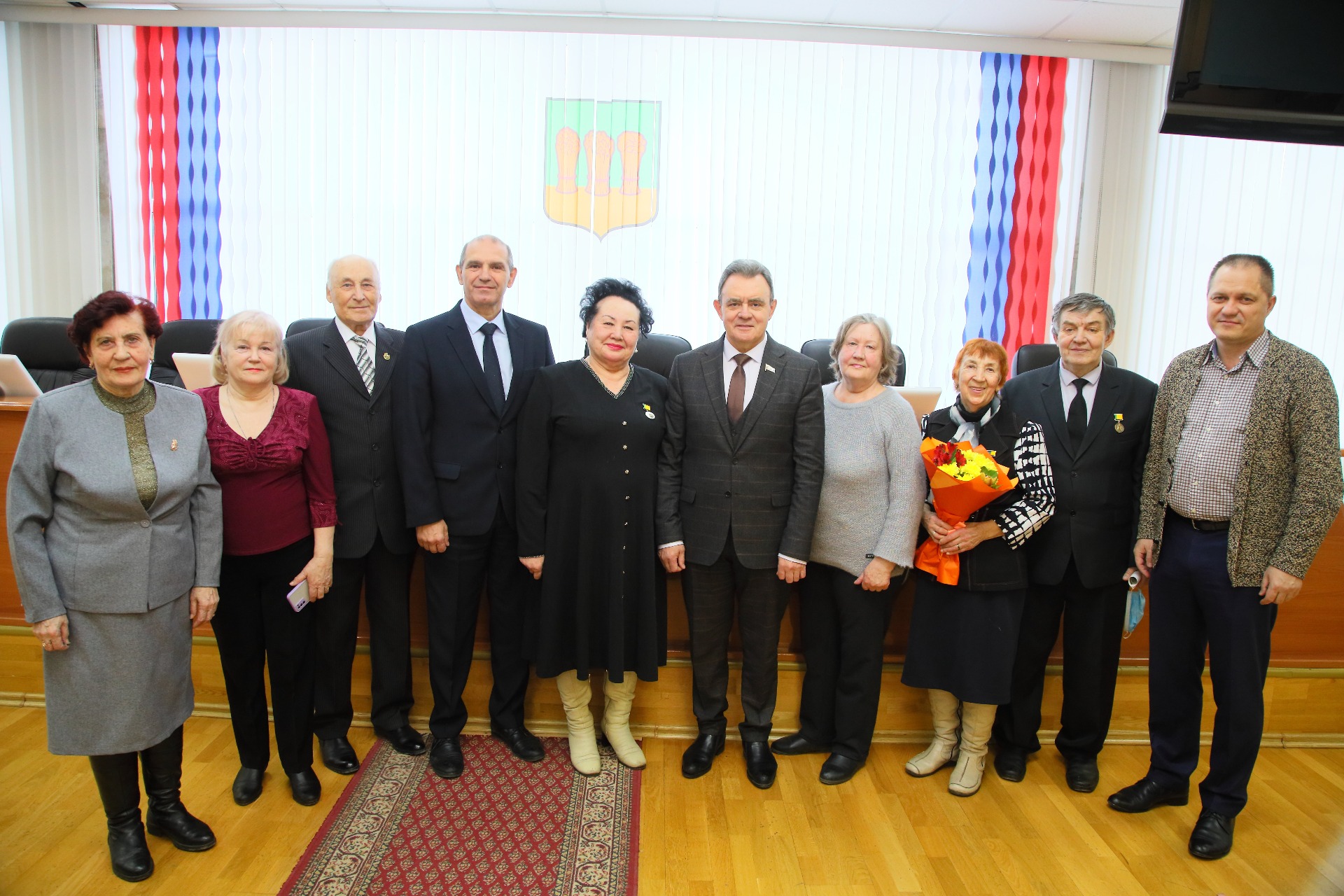 Валерий Лидин наградил представителей пензенского Совета ветеранов