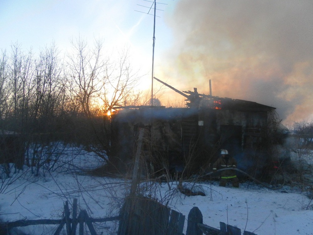 В Пензенской области замерзшие дети устроили пожар в доме