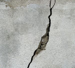 В Кузнецке в аварийном доме нашли трещины, которым больше 10 лет