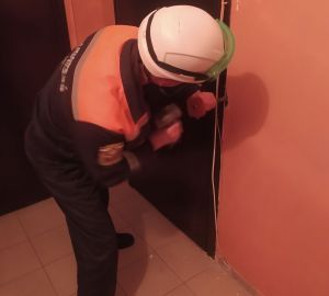 В Пензе спасатели пришли на выручку запертой женщине