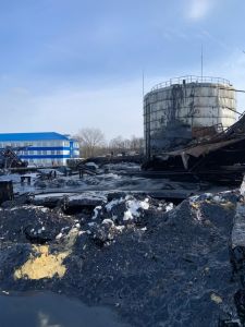 В Пензе на видео попал момент обрушения резервуара с битумом улице Антонова