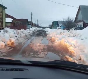 Лужи и ямы: в Сердобске автомобилистам приходится преодолевать полосы препятствий