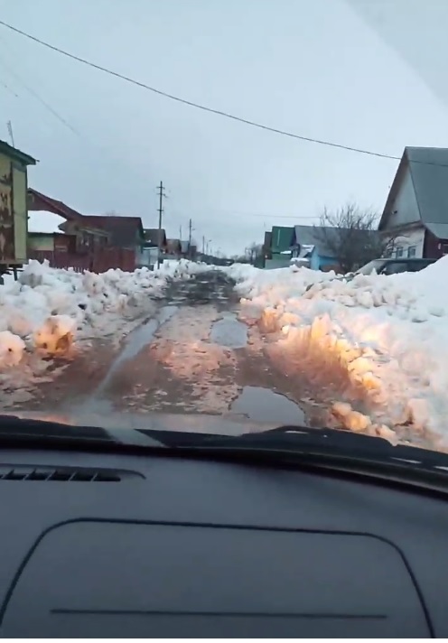 Лужи и ямы: в Сердобске автомобилистам приходится преодолевать полосы препятствий