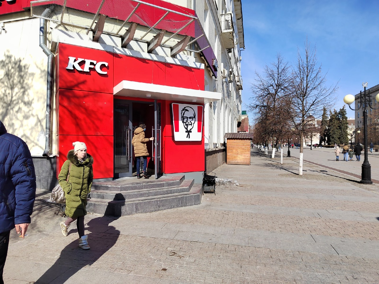 Макдоналдс закрылся, а КФС оказался хитрее