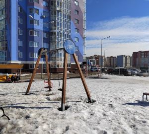 Жители Антонова пожаловались на рваные футбольные ворота во дворе