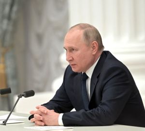Путин объявил об увеличении пенсий и зарплат бюджетников