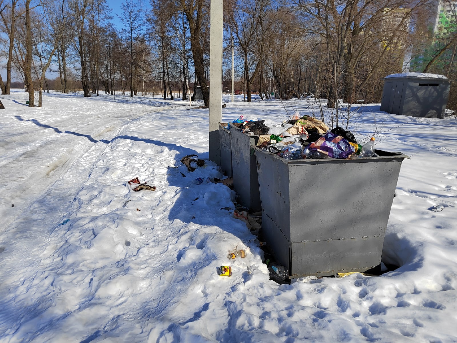 Так и не убрали: жители ГПЗ продолжают жаловаться на мусор