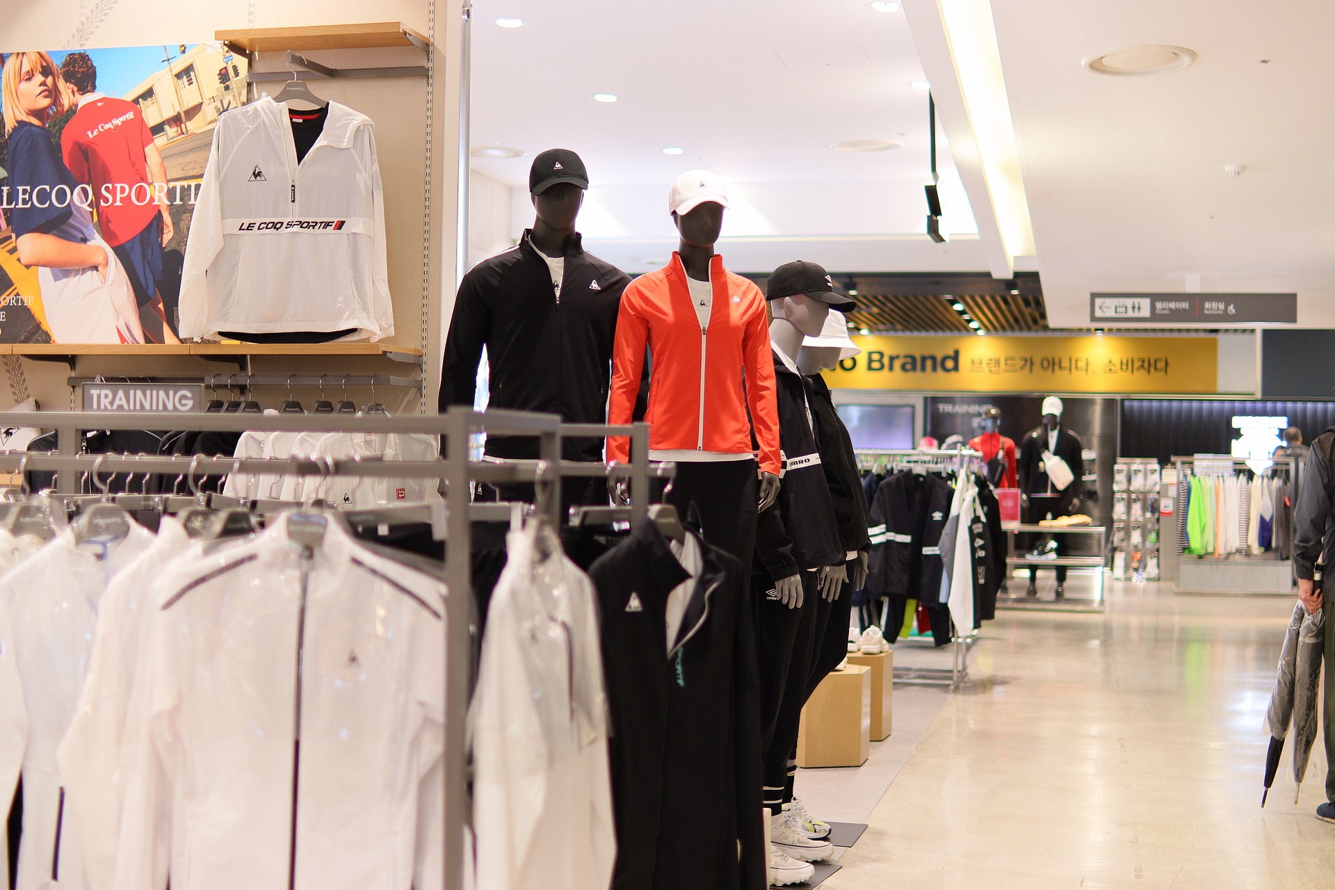 Сеть магазинов спорттоваров «Decathlon» приостанавливает работу в России