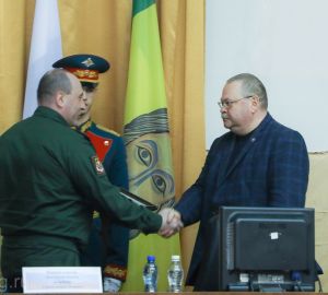 Мельниченко наградили грамотной за высокие показатели призывной работы