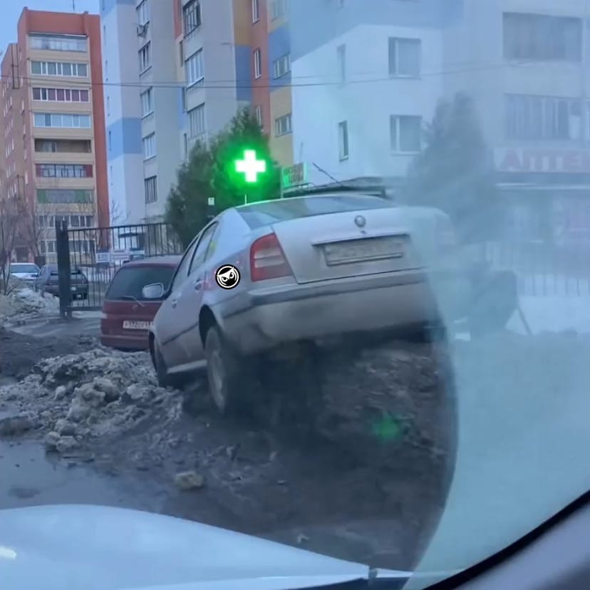 В Терновке легковушка "взлетела" на сугроб