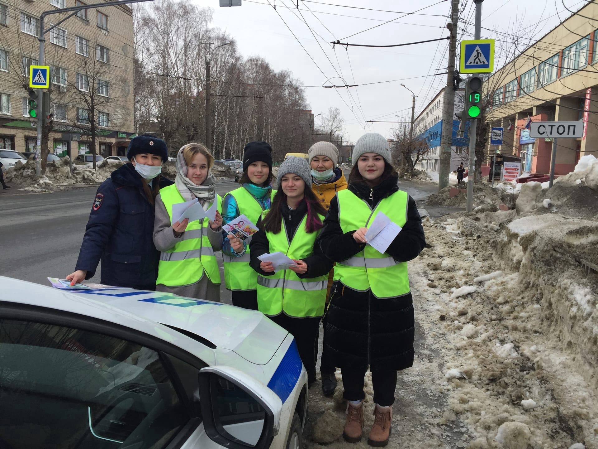 Пензенских автомобилисток поздравили с 8 марта