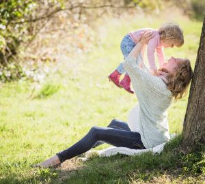 Россиянам напомнили, что период ухода за детьми учитывается женщинам при оформлении пенсий
