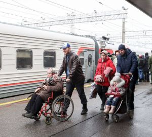 Мельниченко сообщил о прибытии в регион еще 460 человек из ДНР