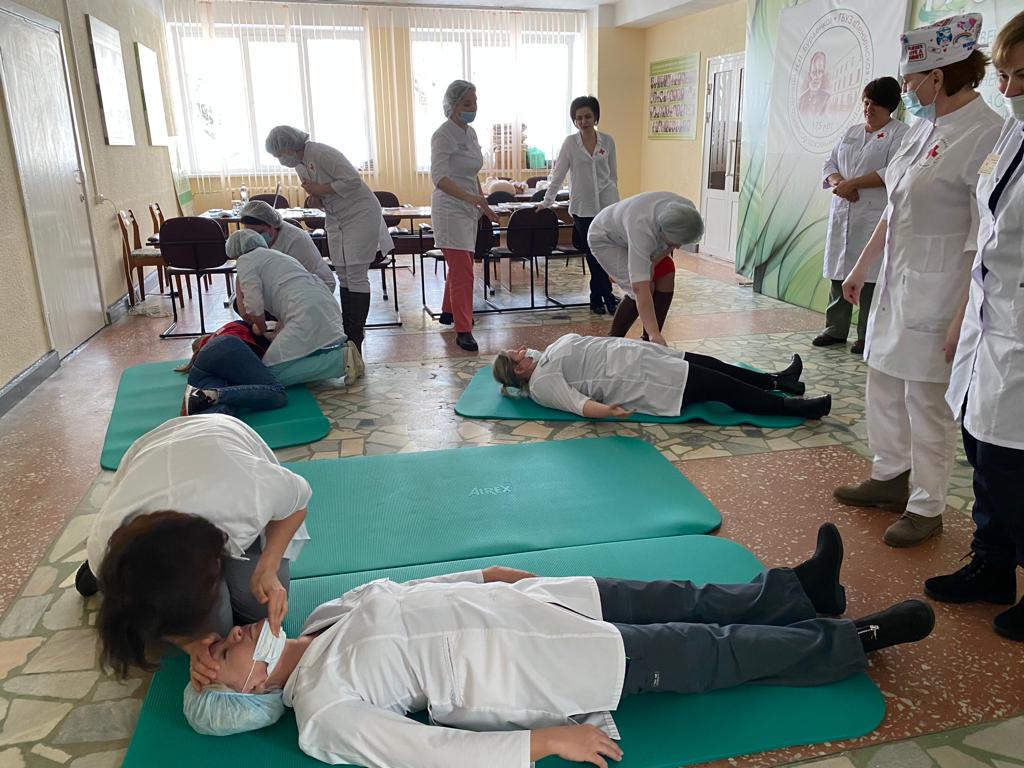 В больнице имени Бурденко готовят будущих инструкторов «Красного креста»