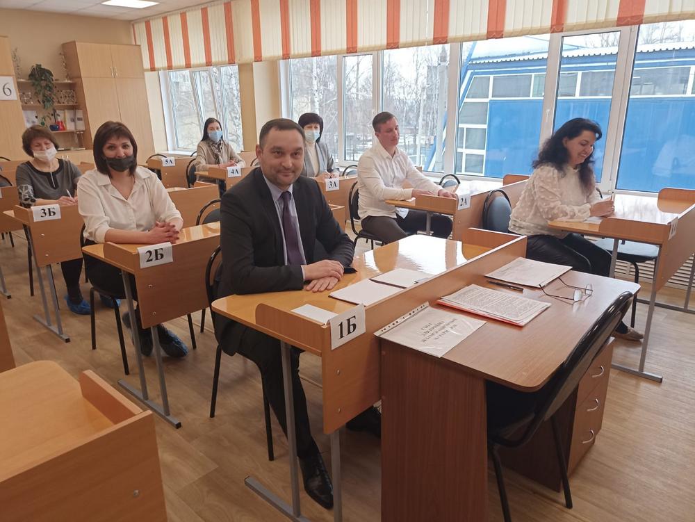 Министр образования региона написал ЕГЭ вместе с родителями школьников