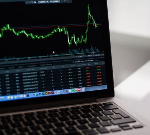 В Заречном пенсионерка потеряла сбережения при покупке акций