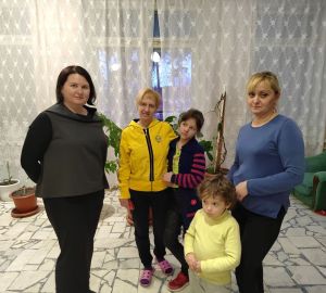 Ольга Чистякова проверила условия работы эвакуированных из Донбасса в магазинах «Караван»