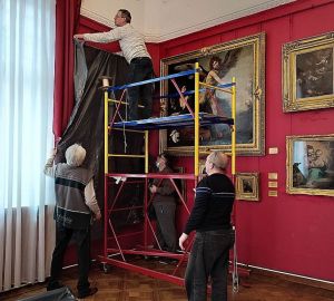 В картинной галерее имени Савицкого устанавливают профессиональное освещение