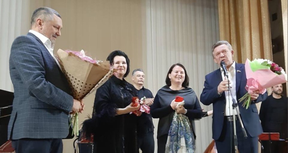 По просьбе Ольги Чистяковой популярная певица Ирина Шведова дала концерт для приехавших из Донбасса