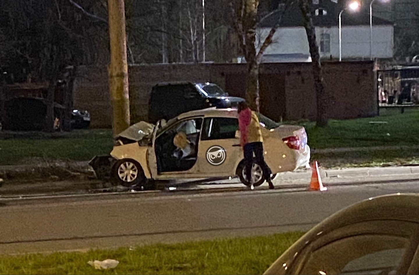 Ночное ДТП: в Пензе легковушка влетела в столб