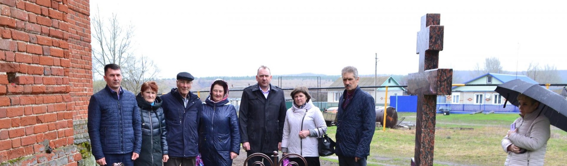 Владимир Вдонин помог открыть родник и восстановить захоронение служителя храма