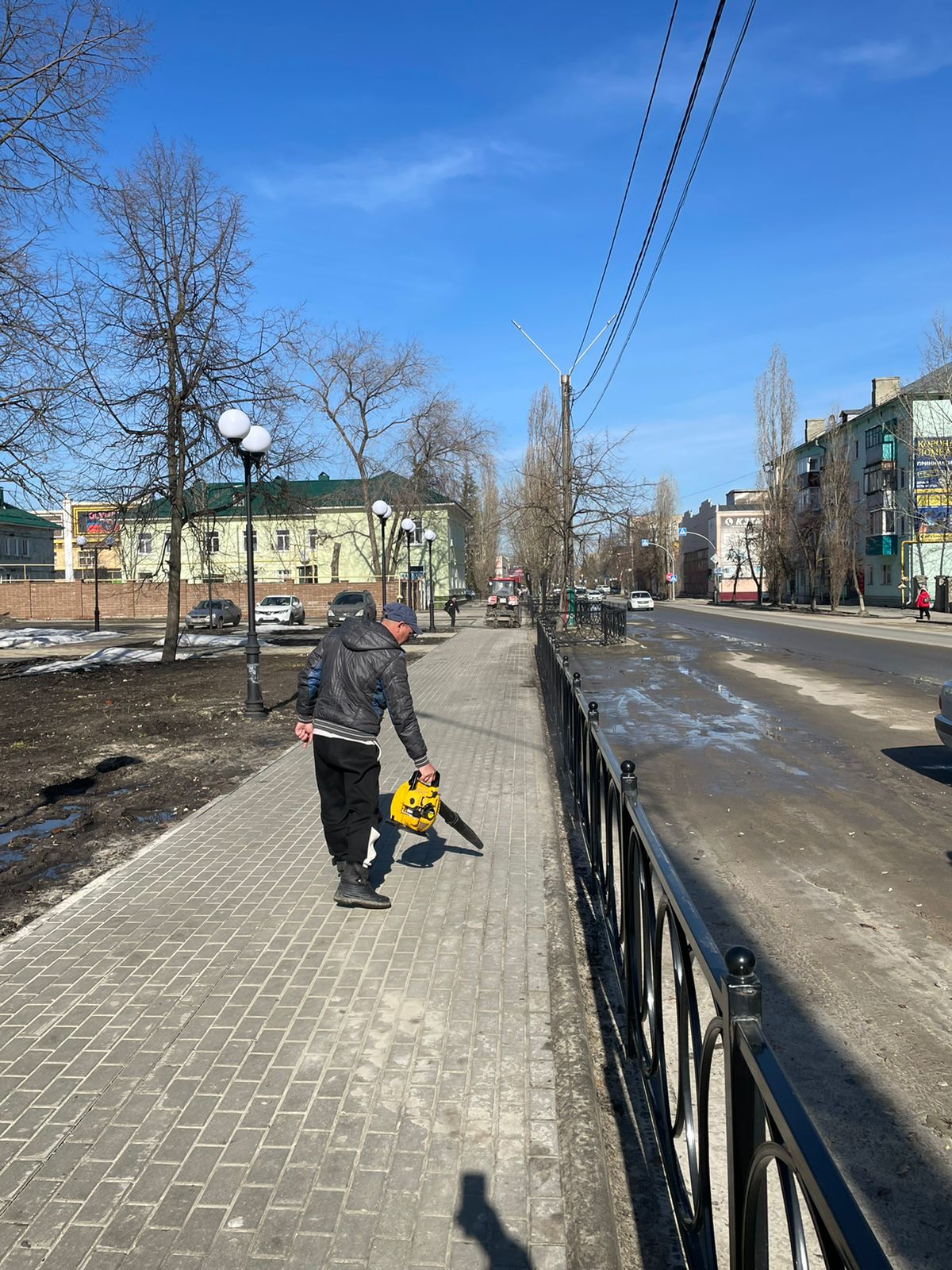 Кузнецкие коммунальщики готовят город ко Дню Победы