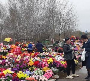 На пензенском кладбище выявили факт несанкционированной торговли цветами