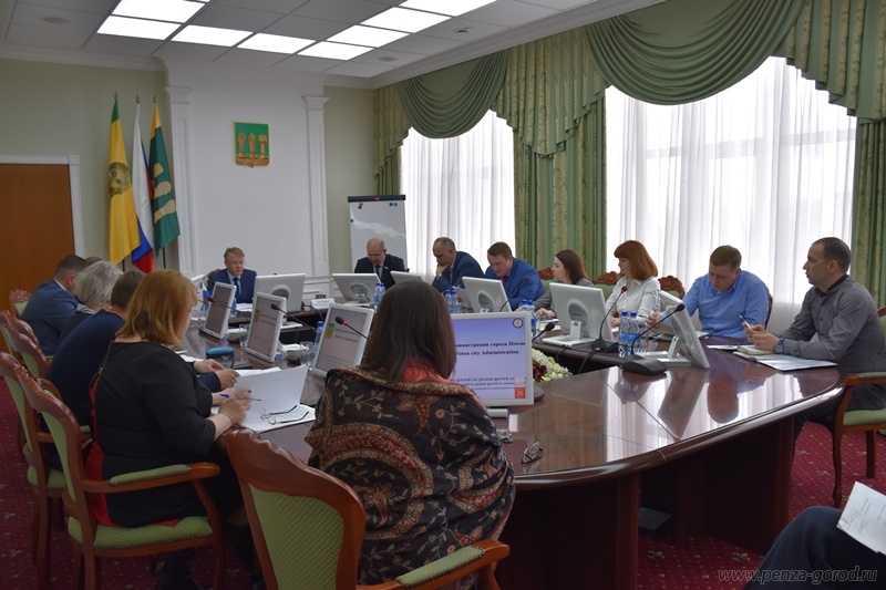 Басенко поручил проверить состояние подходов к кладбищам при подготовке к Радонице