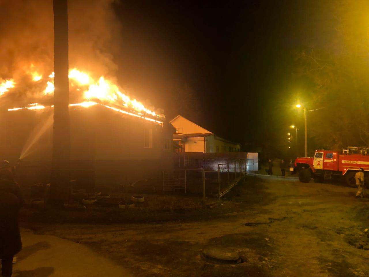 В Пензе горящий дом тушили 40 человек, эвакуировано 20 жильцов