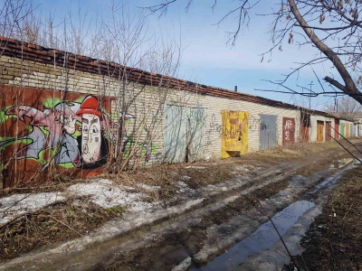 В поисках кошки житель Кузнецка проломил стену гаража и украл 12 автоколес