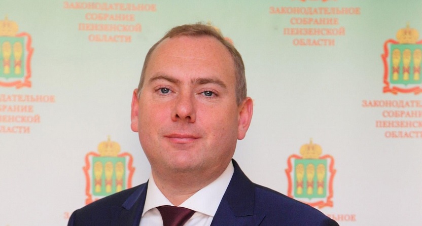 Владимир Вдонин приобрел для социального Центра медоборудование