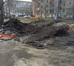 Жителям Ульяновской улицы пообещали вернуть благоустройство двора до 9 мая