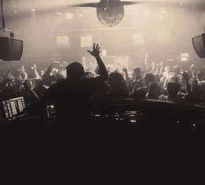 В Пензе мужчина не прошел дресс-код в клубе и устроил дебош