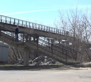 Кузнечан предупредили о перекрытии пешеходного моста на улице Свердлова