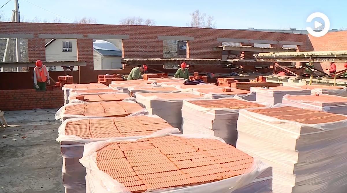 В Чемодановке строительство новой школы идет с опережением графика