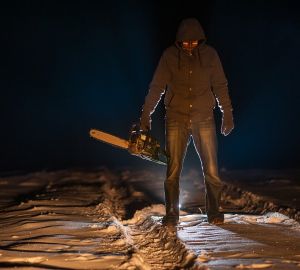 Житель Кузнецка сбежал из магазина с бензопилой