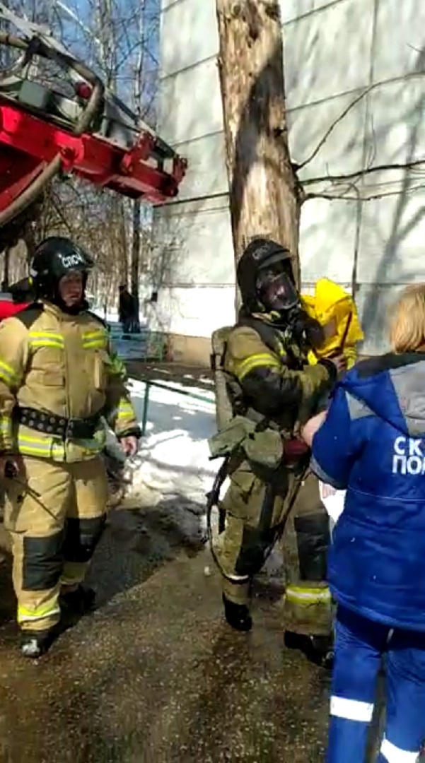 Появилось видео эвакуации пензенцев из горящего дома
